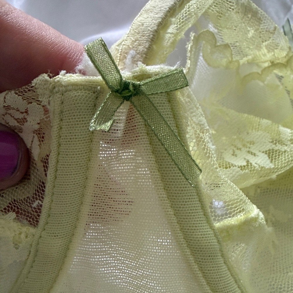 💛 Adore Me Unlined Clera Bra Neon Yellow Lace Green Bows 38F 3D 38 DDD - Picture 7 of 9